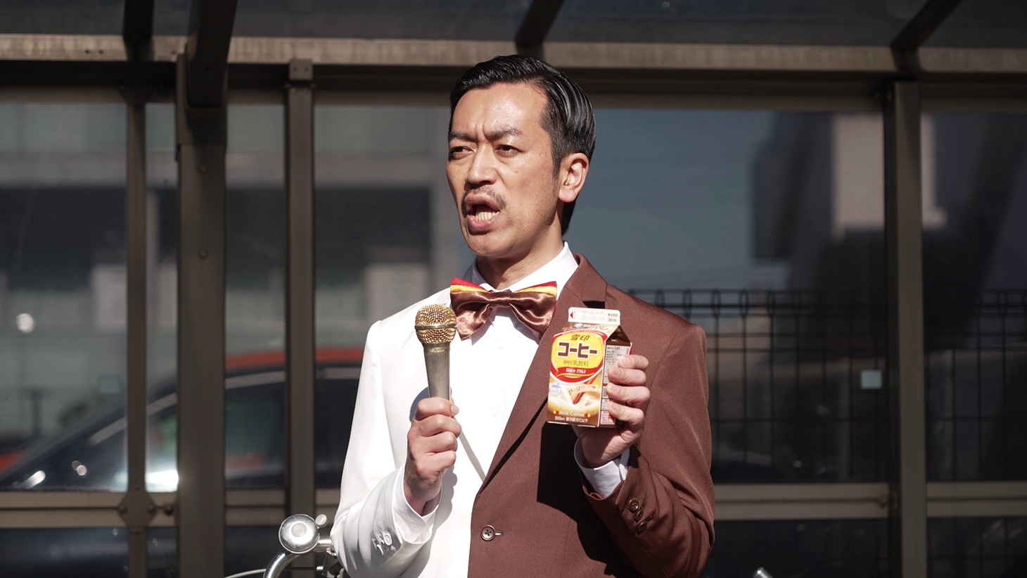 「雪印コーヒー」の新WebCM「コーヒィ勝山登場」編のメイキングカット