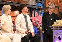 左からホラン千秋、ますだおかだ岡田、ロンドンブーツ1号2号・田村淳