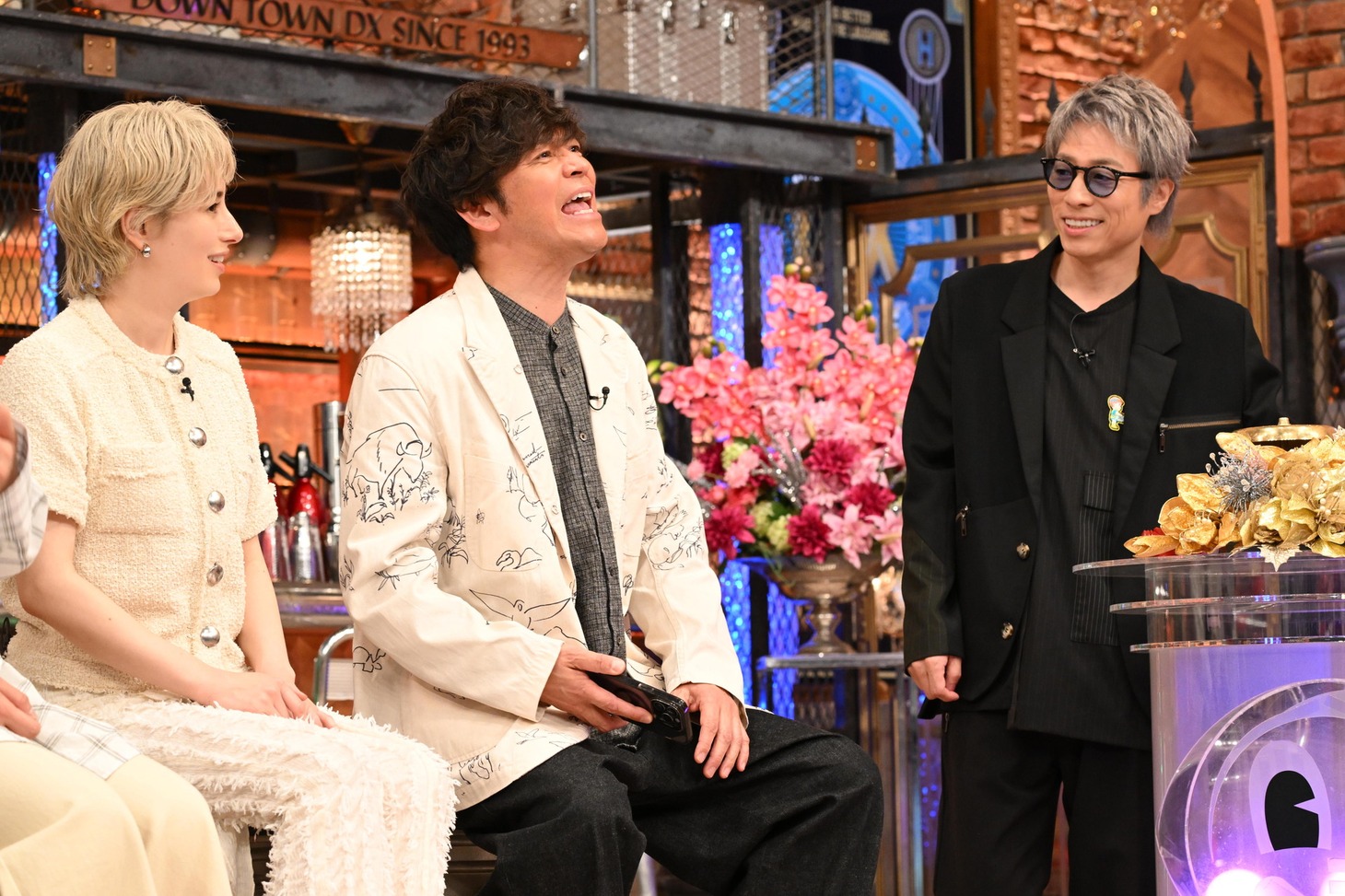 左からホラン千秋、ますだおかだ岡田、ロンドンブーツ1号2号・田村淳