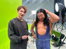 左から篠田直哉プロデューサー（メモ少年）、ロバート秋山