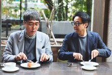 食事をともにする、おぎやはぎ