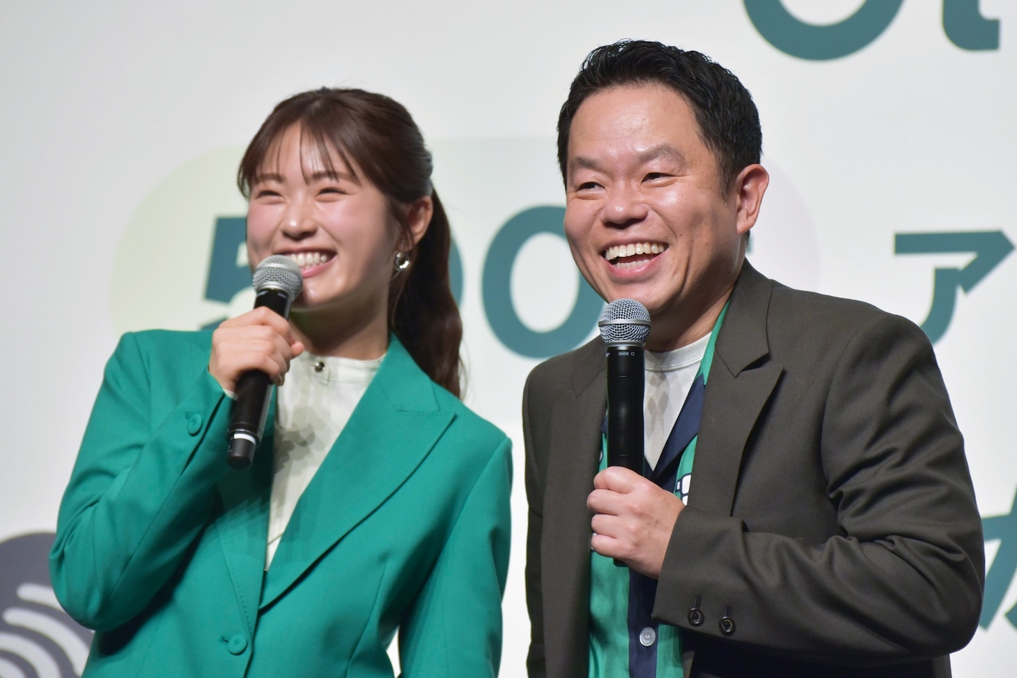 「次はコラボCMを！」とリクエストするダイアン津田と渋谷凪咲