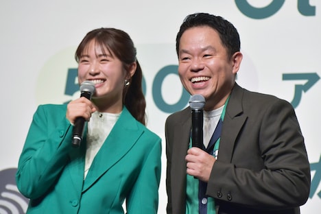 「次はコラボCMを!」とリクエストするダイアン津田と渋谷凪咲