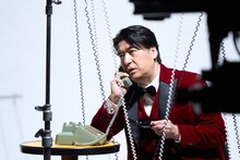 CM撮影中の佐久間宣行