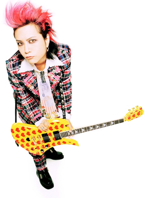 「ザ・グレイテスト・ヒッツ」で特集されるhide ©HEADWAX ORGANIZATION CO., LTD.