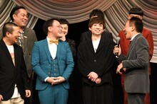 上方漫才協会副会長に指名されているアインシュタイン河井（前列左から3人目）