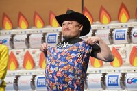 ズボンを上げるハリウッドザコシショウ