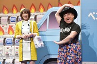 霜降り明星・粗品の誇張モノマネを披露するハリウッドザコシショウ。「あいつオモロいですからね」とのこと