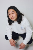 『かが屋の大カロ貝展2』ロングスリーブTシャツ（白）