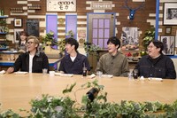 「これ余談なんですけど…」に出演する（手前左から）トータルテンボス、タイムマシーン3号と、アシスタントの遠藤理子（後方）