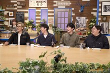 「これ余談なんですけど…」に出演する（手前左から）トータルテンボス、タイムマシーン3号と、アシスタントの遠藤理子（後方）