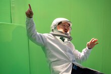 CM撮影中のオズワルド伊藤