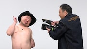 CMの“Qカット”でのタレントとカメラマンを演じるハリウッドザコシショウと中川家・礼二