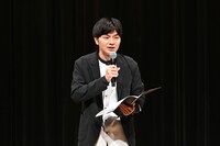 「ダブルインパクト」1回戦のMCを務める令和喜多みな実・河野