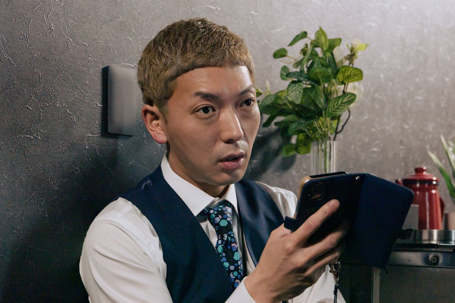 「うぉっしゅ」に出演するニューヨーク嶋佐