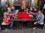 「古着で呑む」のワンシーン