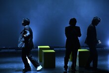 ランジャタイとマツモトクラブがステージに姿を現した場面