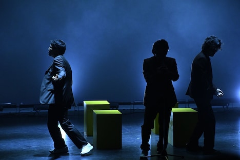 ランジャタイとマツモトクラブがステージに姿を現した場面