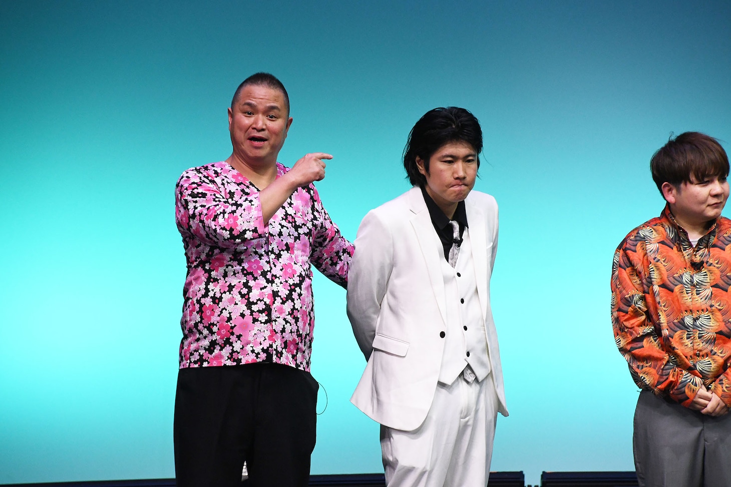 ランジャタイ伊藤をアピールするしゃばぞう