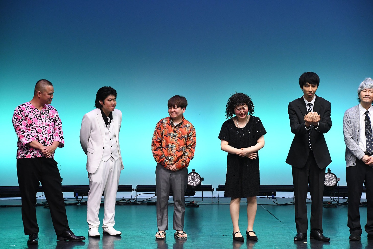 ランジャタイ伊藤が「Get Wild」の歌詞を覚えておらず、カンペを凝視していた話に大笑いするあぁ～しらき（左から4人目）