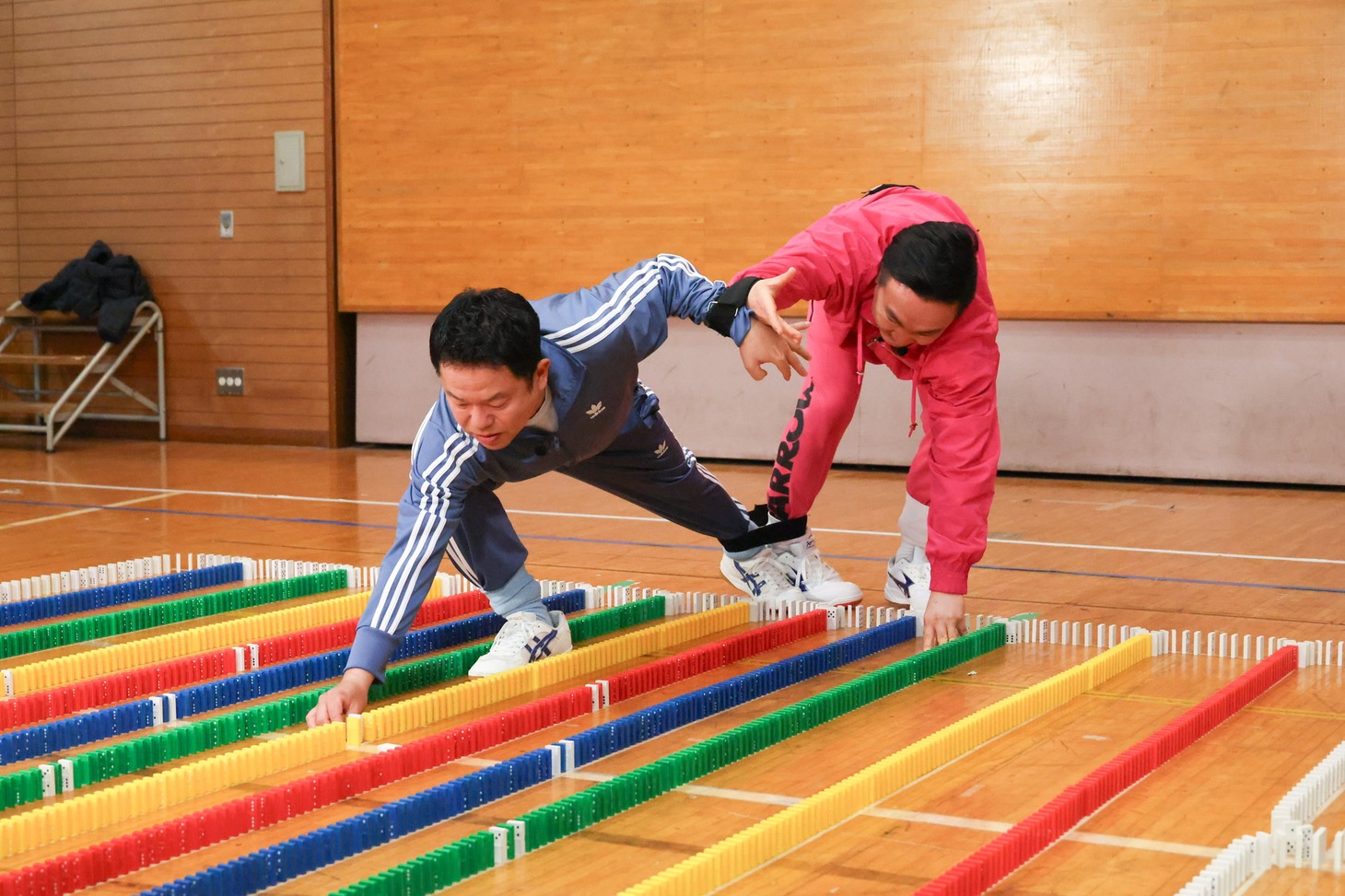 「火曜は全力！華大さんと千鳥くん」のワンシーン