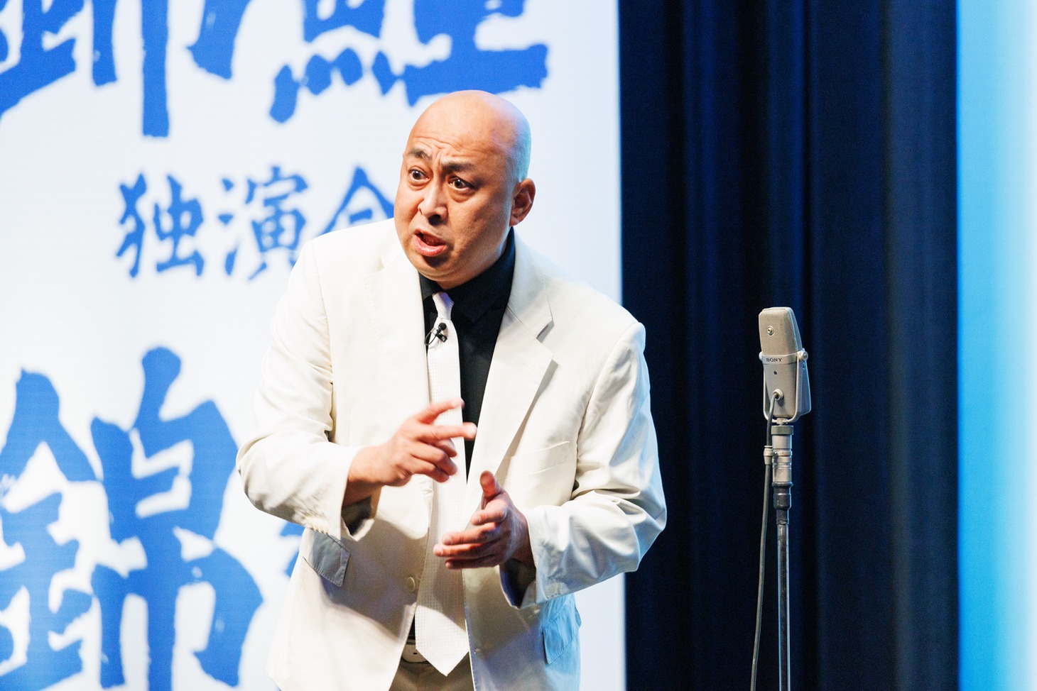 「錦鯉独演会『バカの恩返し』」に出演する錦鯉・長谷川（撮影：二瓶 彩）