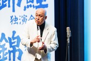「錦鯉独演会『バカの恩返し』」に出演する錦鯉・長谷川(撮影:二瓶 彩)