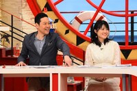 左から東野幸治、中島めぐみアナウンサー