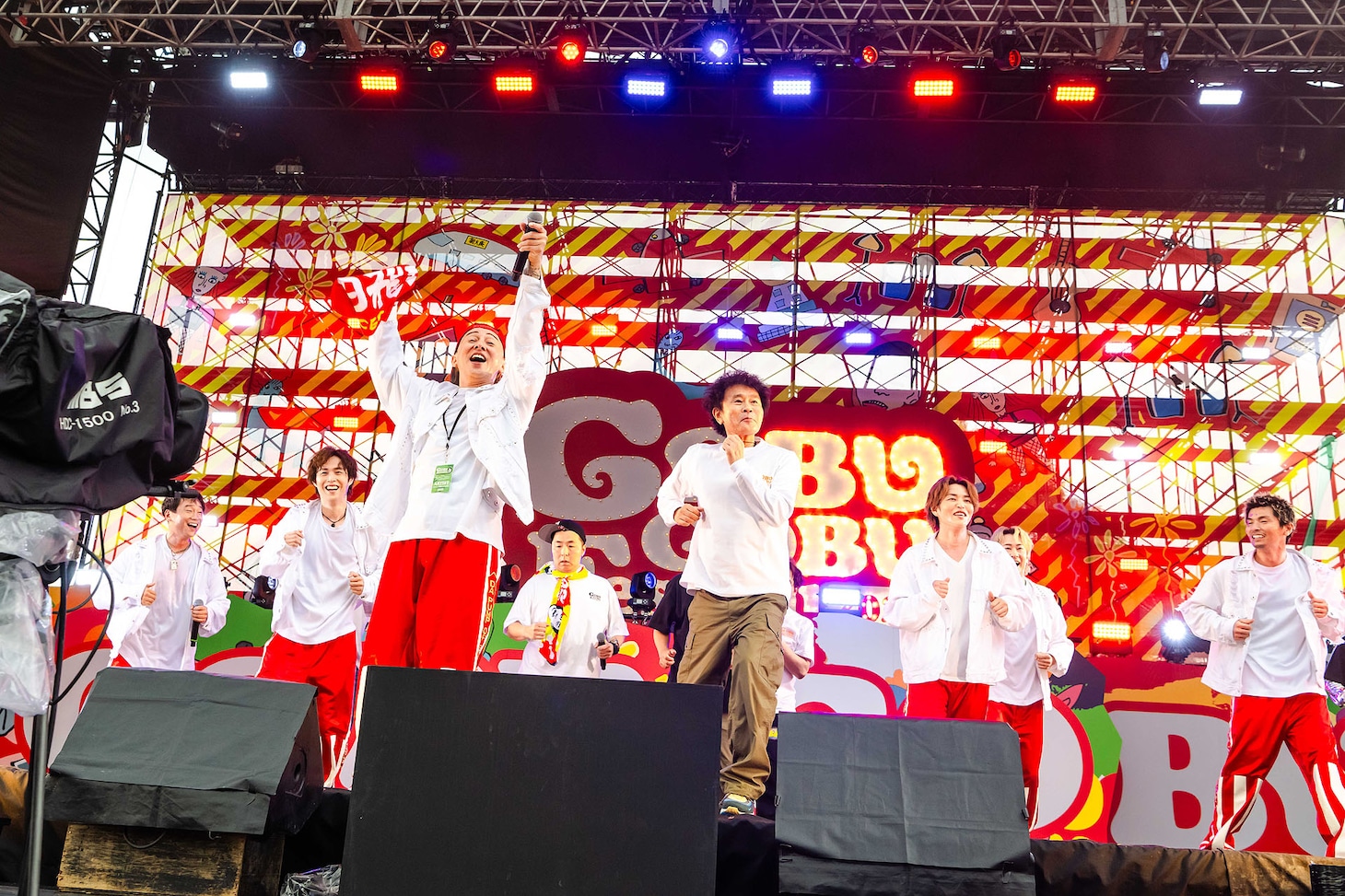 「ごぶごぶフェスティバル2025」DAY1より、DA PUMPと浜田雅功（撮影：ハヤシマコ）
