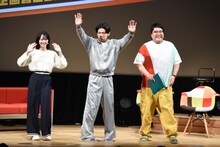 左から野口衣織、マヂカルラブリー