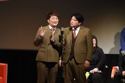 漫才を披露するタモンズ
