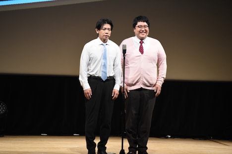 漫才を披露するマヂカルラブリー
