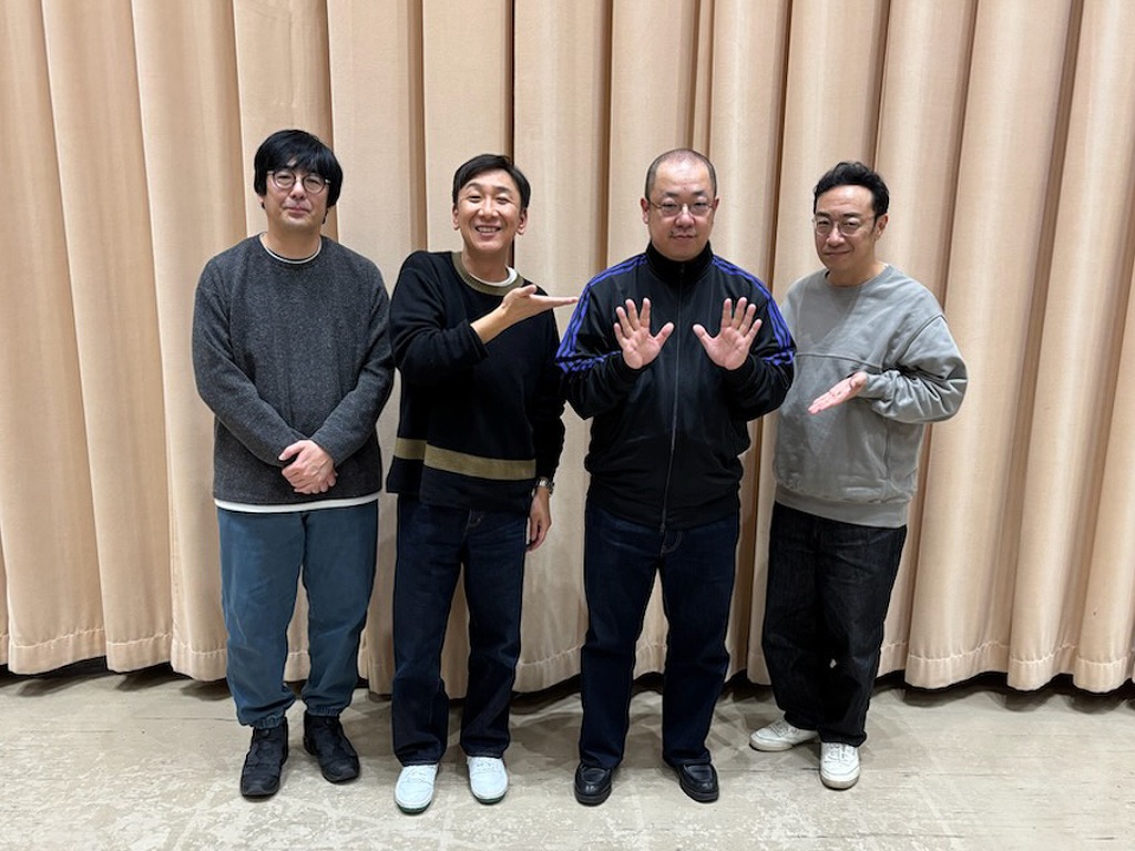 ルシファー吉岡（左から3人目）と東京03
