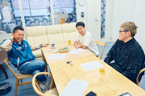 爆笑問題・太田、ウエストランド井口、作家飯塚による鼎談の様子(撮影:玉井美世子)