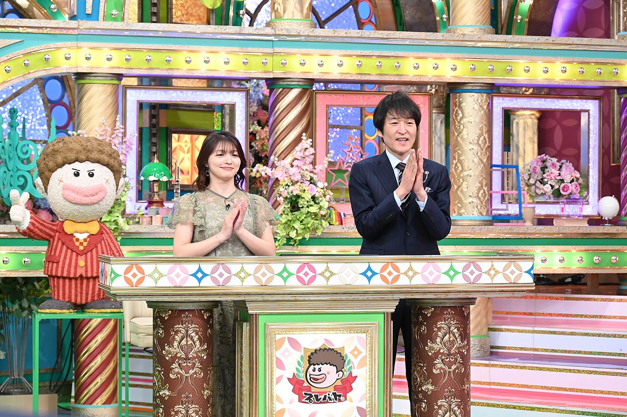 浜田雅功の代打MCを務める千原ジュニア（右）