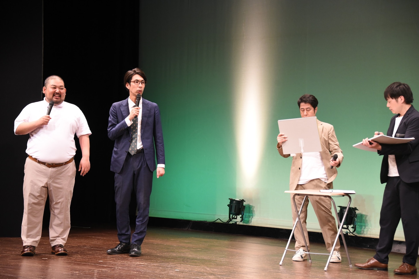 左からスタミナパン、ウエストランド井口、かもめんたる槙尾