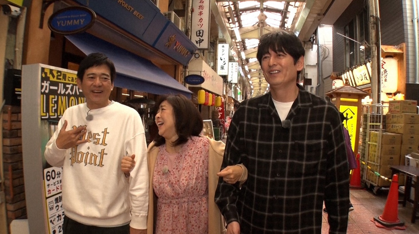 「華丸丼と大吉麺」で街歩きする博多華丸・大吉とゲストの松本明子