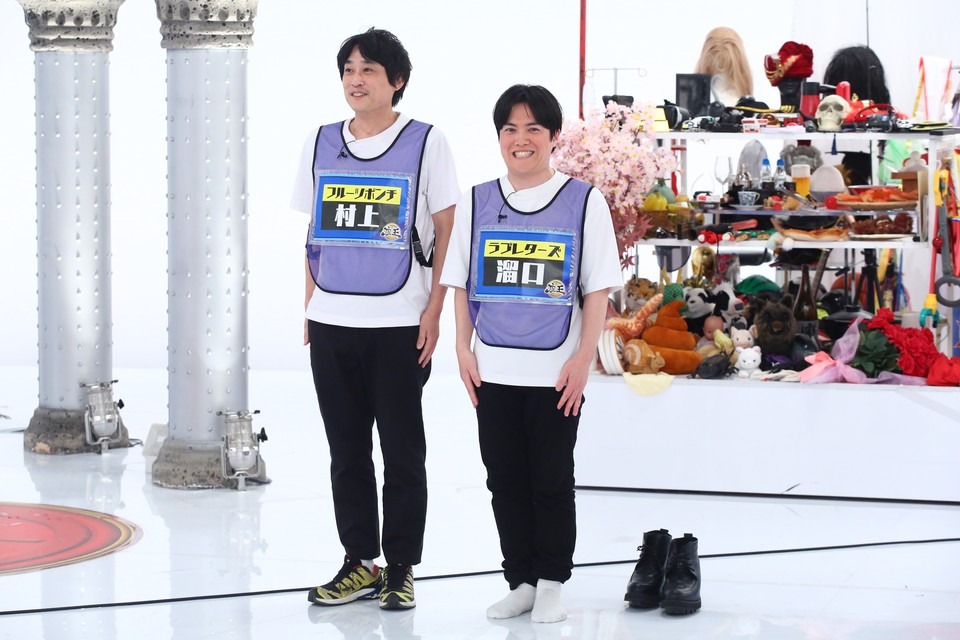 左からフルーツポンチ村上、ラブレターズ溜口