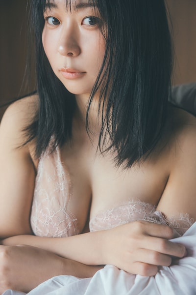 にゃんこスター・アンゴラ村長の新作写真集より（撮影：東京祐／講談社）