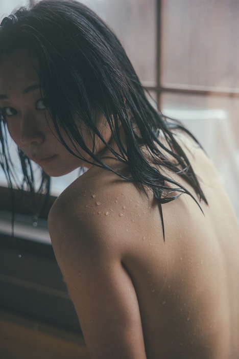 にゃんこスター・アンゴラ村長の新作写真集より（撮影：東京祐／講談社）