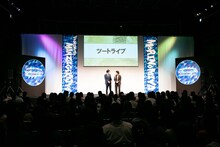 森ノ宮よしもと漫才劇場でネタを披露するツートライブ