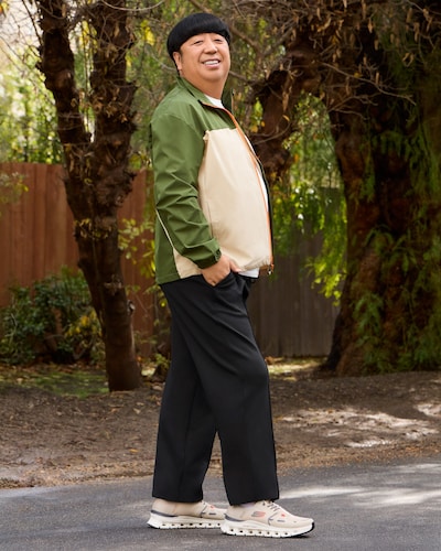 ハンズフリー スリップインズを履いたバナナマン日村