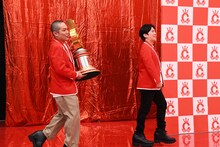 出場者たちにエールを送りにきたラブレターズ