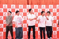 左からロングコートダディ、や団