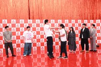 ケンカの流れからコンビ技を披露するや団