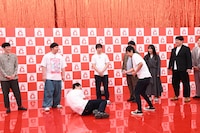 ケンカの流れからコンビ技を披露するや団