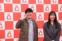 解散を言い渡されたのは自分だとアピールする蛙亭・中野（左）