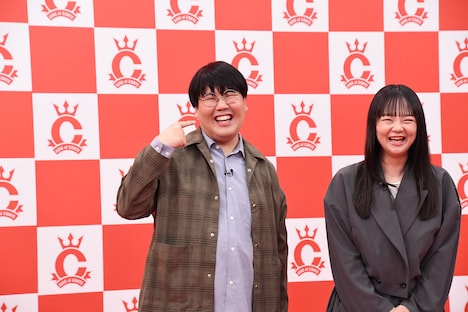 解散を言い渡されたのは自分だとアピールする蛙亭・中野（左）