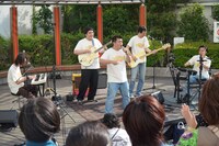 ゲリラライブの様子。