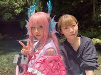 「アイカタ」に出演するえなこと所属事務所社長のよきゅーん